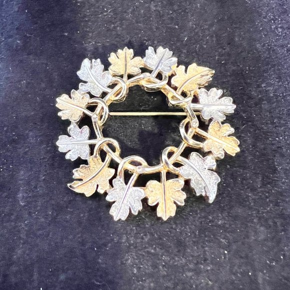 Sarah Coventry Jewelry - Vintage Sarah Coventry Gold/Silver Tone Wreath of Leaves Brooch (3108)